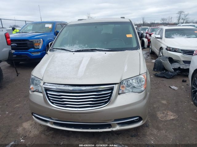 Chrysler Town & Country Touring Image 12