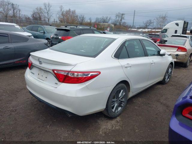 Toyota Camry Se Image 8