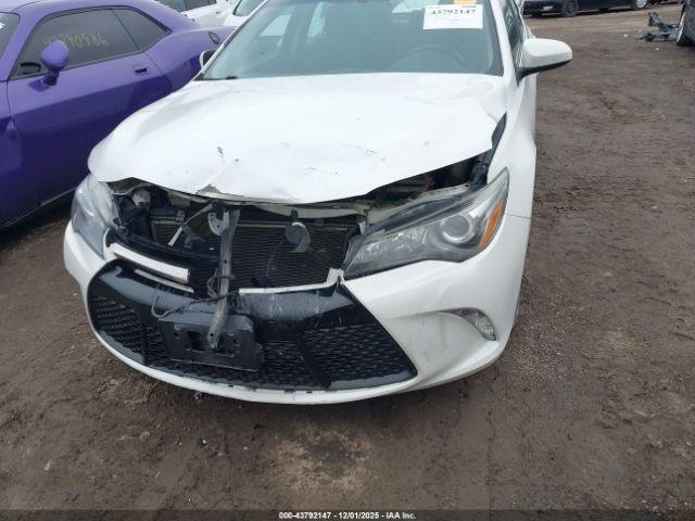 Toyota Camry Se Image 6