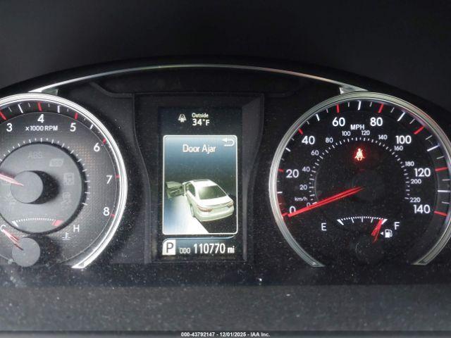 Toyota Camry Se Image 9