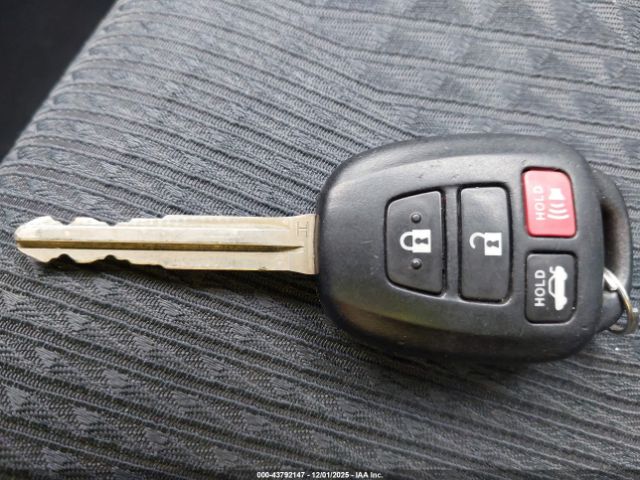 Toyota Camry Se Image 10