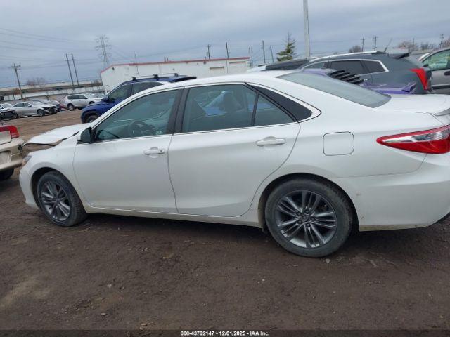 Toyota Camry Se Image 11