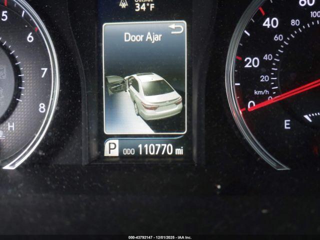 Toyota Camry Se Image 12