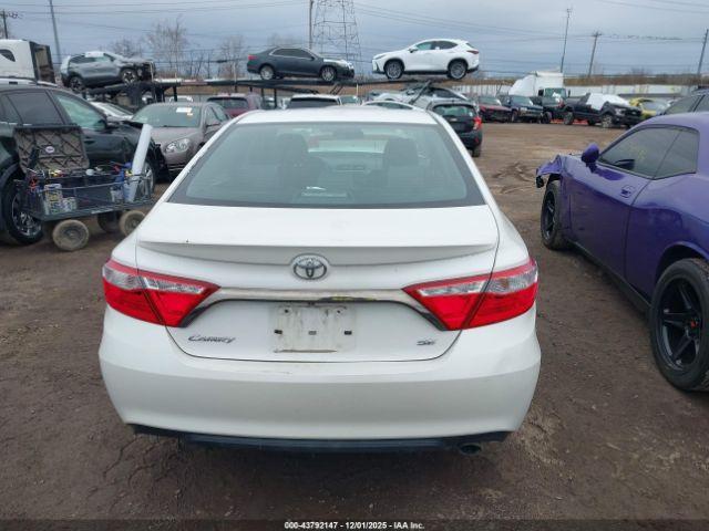 Toyota Camry Se Image 14