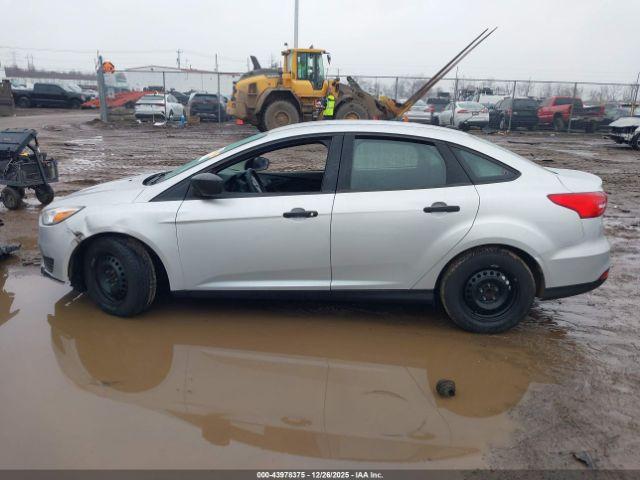 Ford Focus S Image 11
