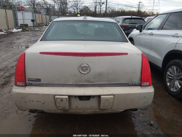 Cadillac DTS Premium Collection Image 12