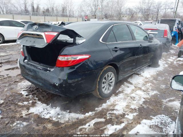 Toyota Camry Le Image 13