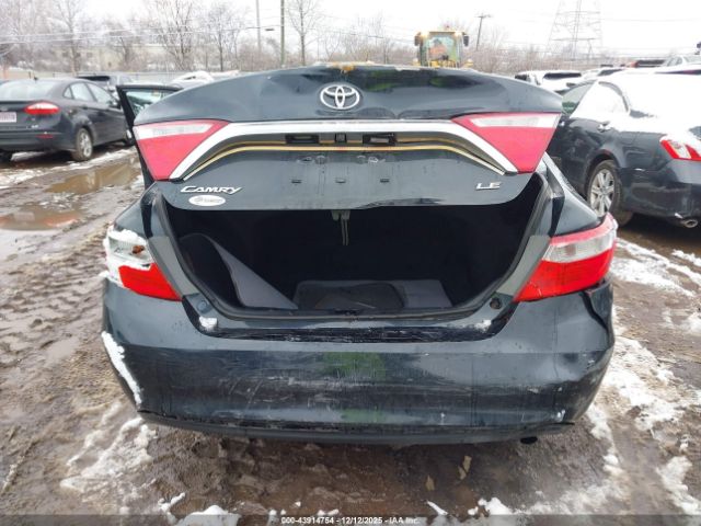 Toyota Camry Le Image 6