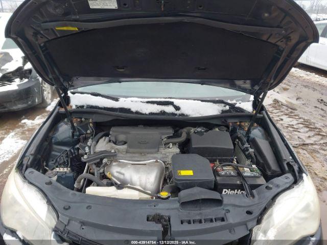 Toyota Camry Le Image 4