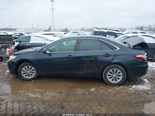 Toyota Camry Le Image 7