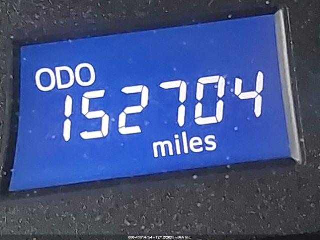 Toyota Camry Le Image 8