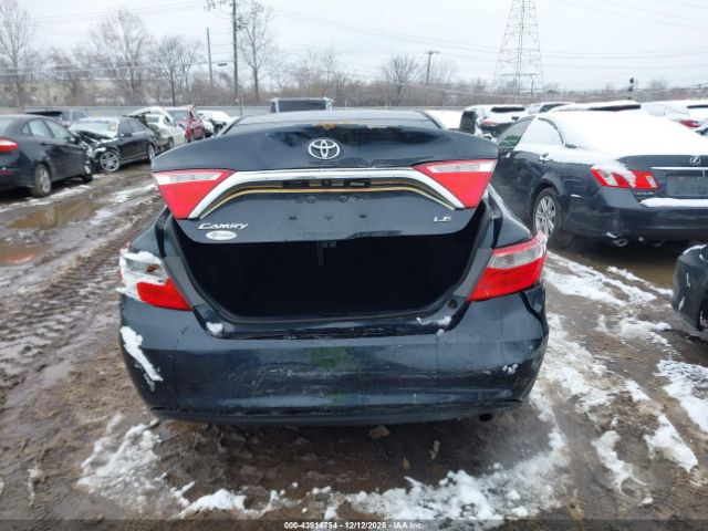 Toyota Camry Le Image 10