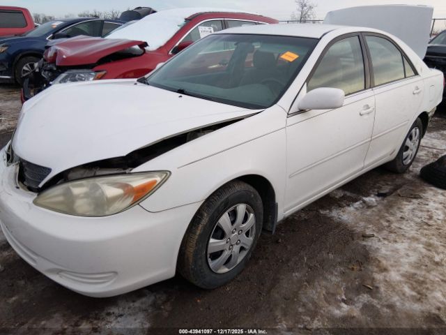 Toyota Camry Le Image 3