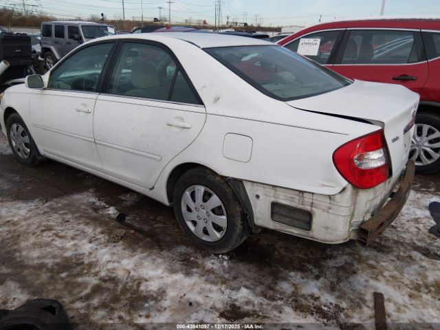 Toyota Camry Le Image 4