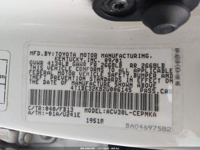 Toyota Camry Le Image 13