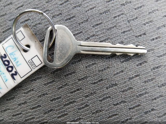 Toyota Camry Le Image 6