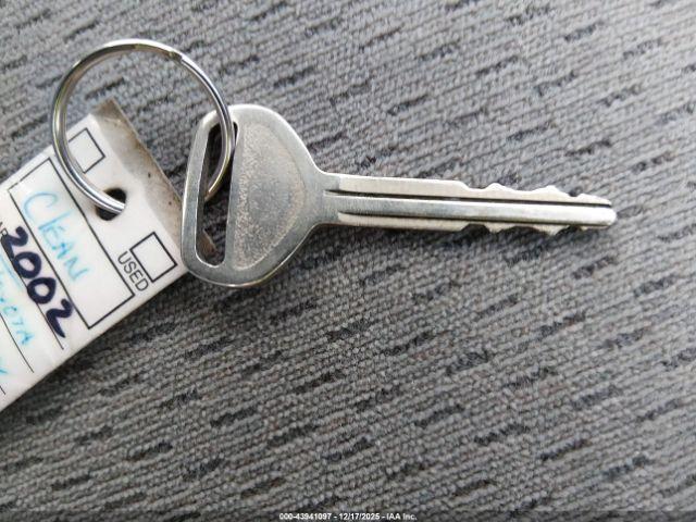 Toyota Camry Le Image 6