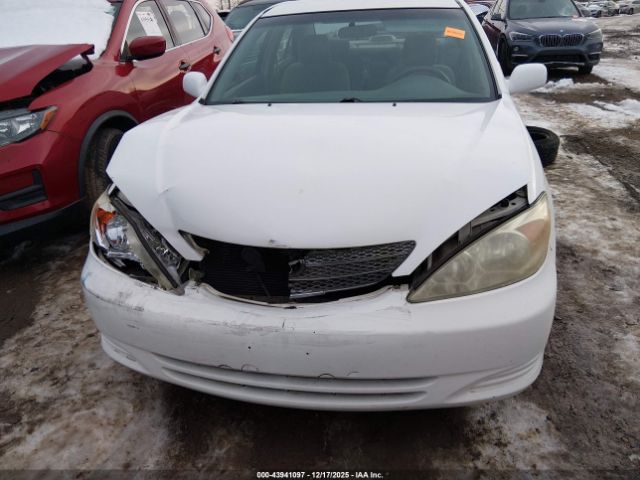 Toyota Camry Le Image 2