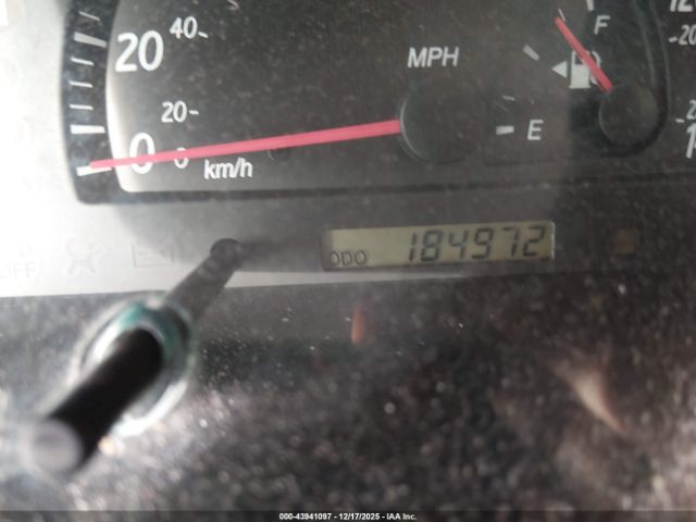 Toyota Camry Le Image 9