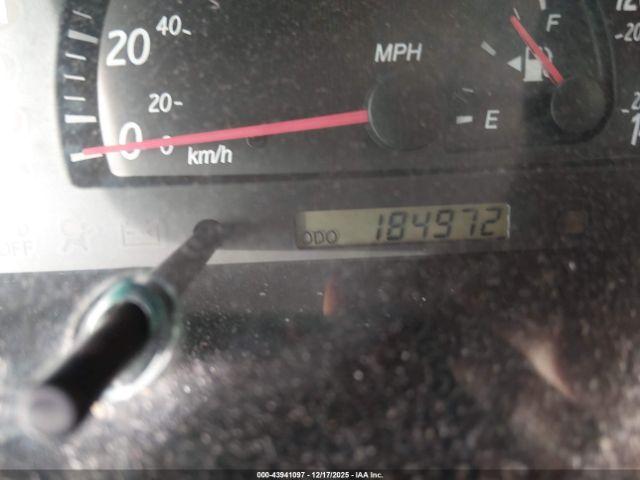 Toyota Camry Le Image 9