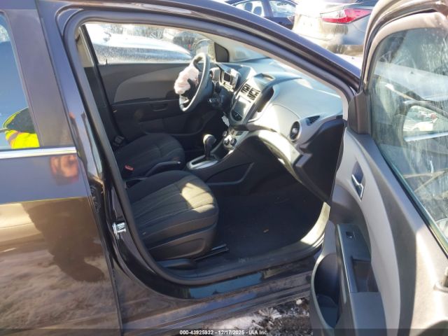 Chevrolet Sonic Lt Auto Image 7