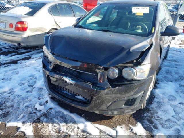 Chevrolet Sonic Lt Auto Image 14