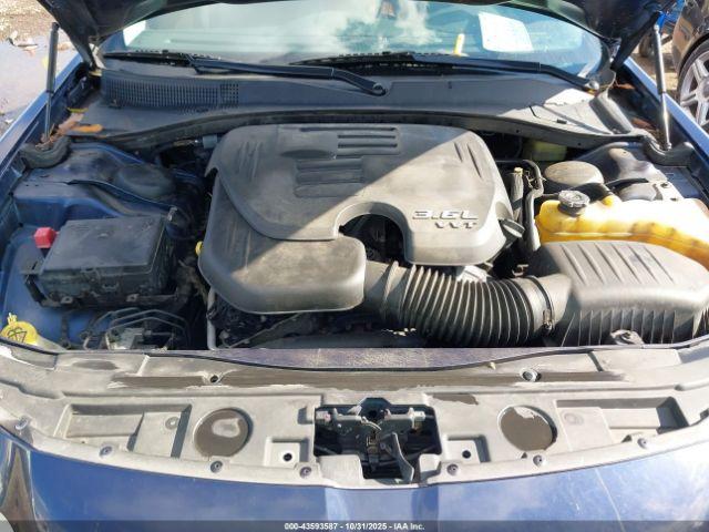 Chrysler 300 Limited Image 6