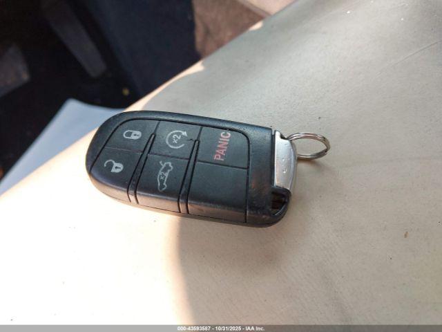 Chrysler 300 Limited Image 8