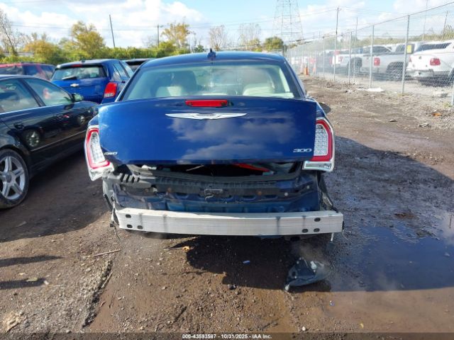 Chrysler 300 Limited Image 10
