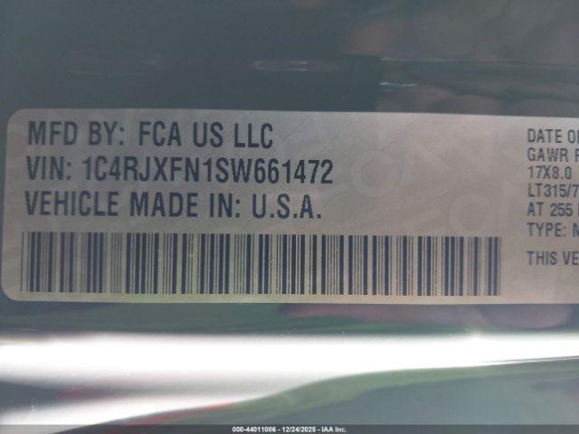 Jeep Wrangler 4-door Recon 4x4 Image 2