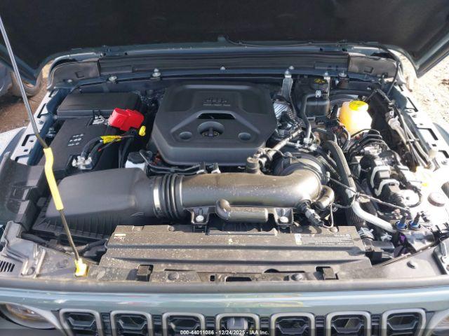 Jeep Wrangler 4-door Recon 4x4 Image 15