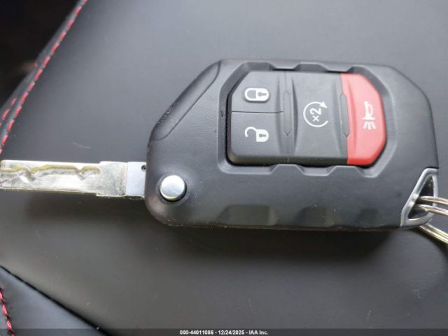 Jeep Wrangler 4-door Recon 4x4 Image 4