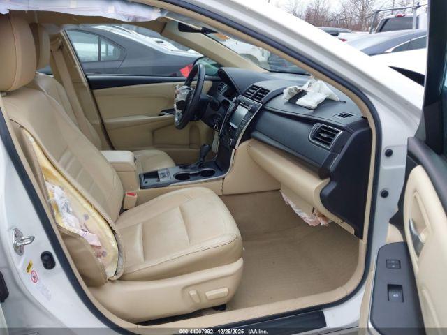 Toyota Camry Xle Image 8