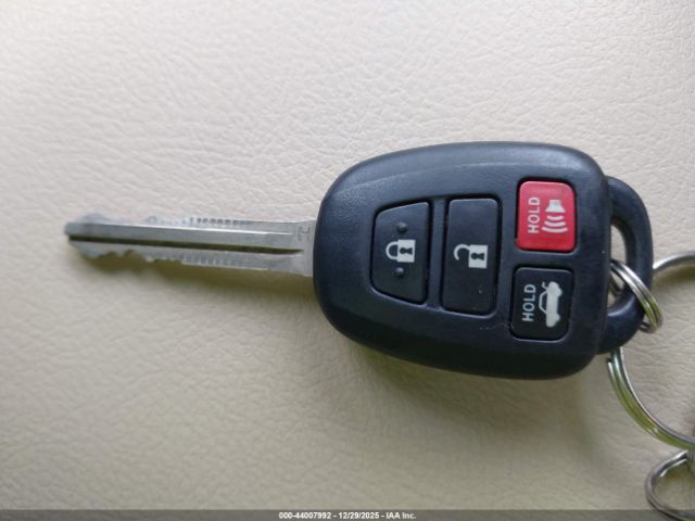 Toyota Camry Xle Image 7