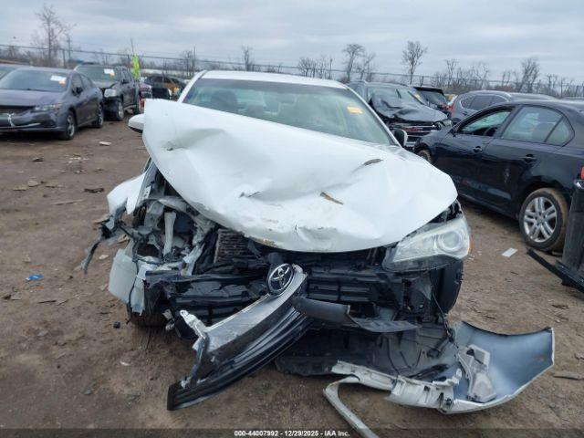 Toyota Camry Xle Image 11