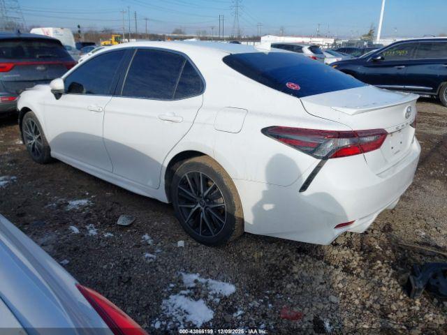 Toyota Camry Se Image 10