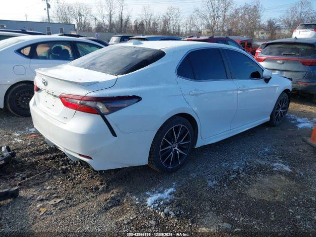 Toyota Camry Se Image 8