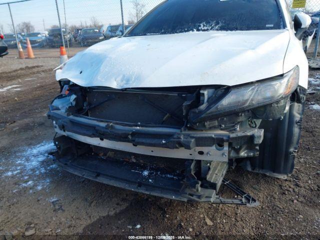 Toyota Camry Se Image 9