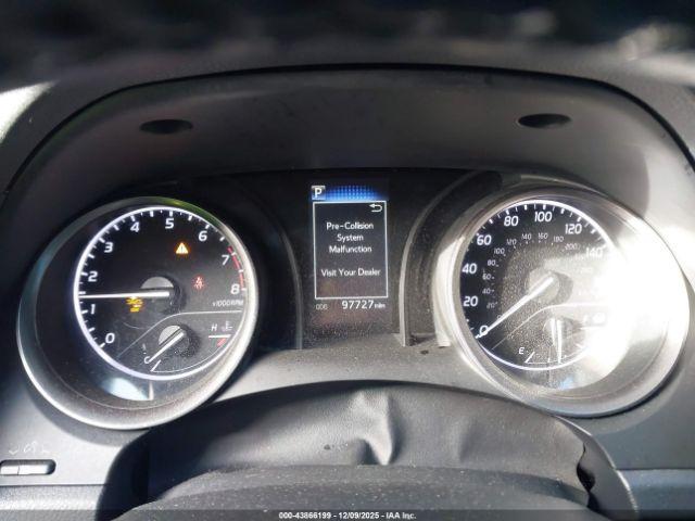 Toyota Camry Se Image 7