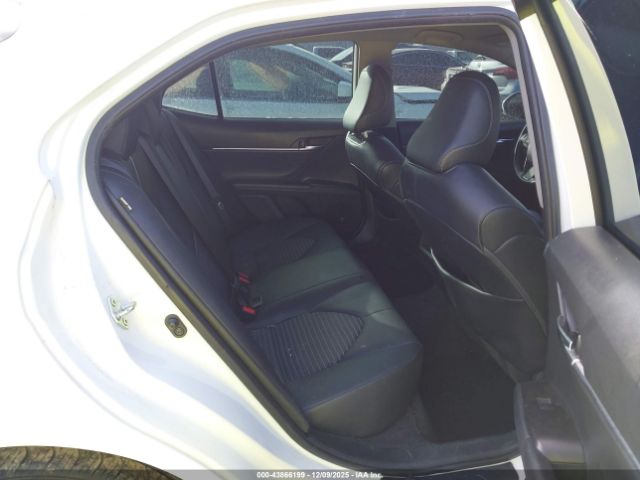 Toyota Camry Se Image 5