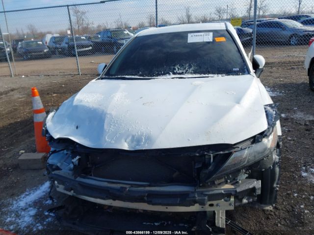 Toyota Camry Se Image 13