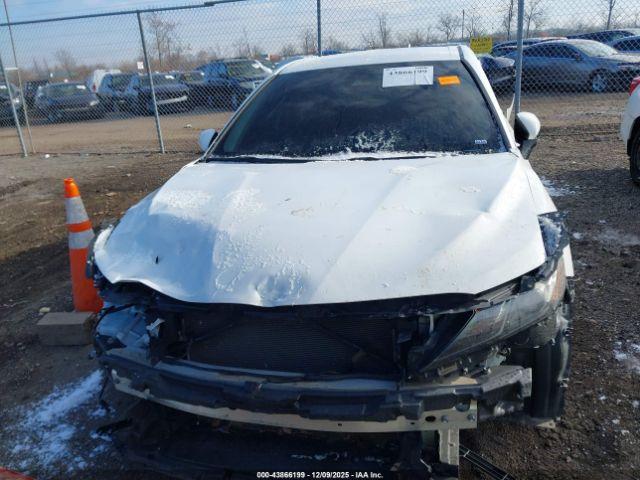 Toyota Camry Se Image 13