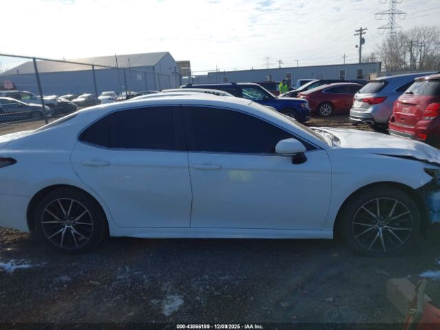 Toyota Camry Se Image 3