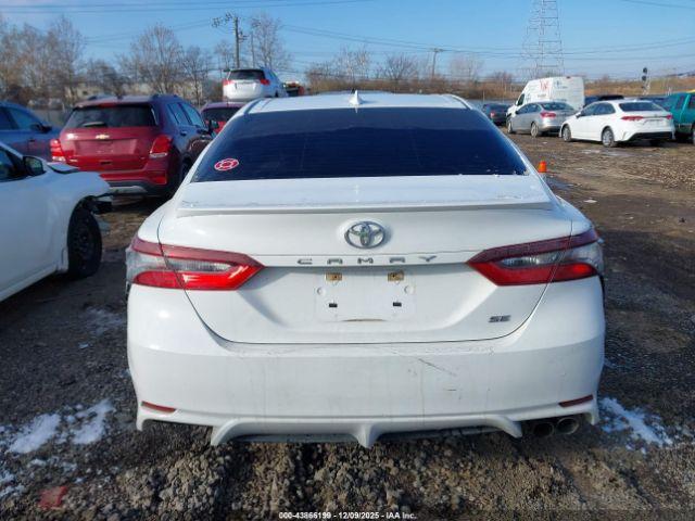 Toyota Camry Se Image 15