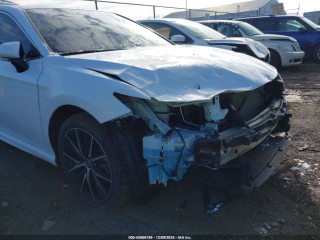 Toyota Camry Se Image 2