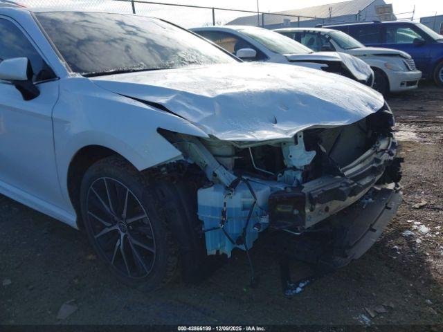 Toyota Camry Se Image 2