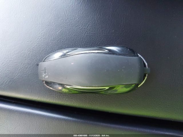 Tesla Model S Image 16