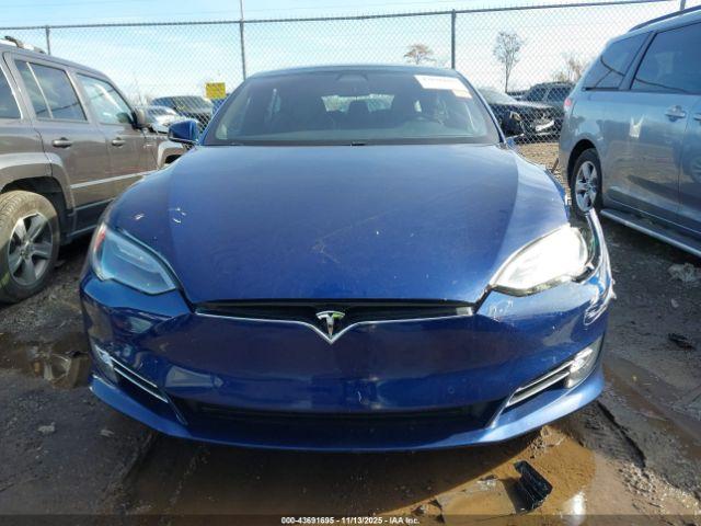 Tesla Model S Image 8