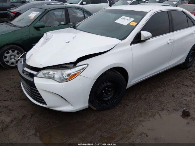 Toyota Camry Le Image 13