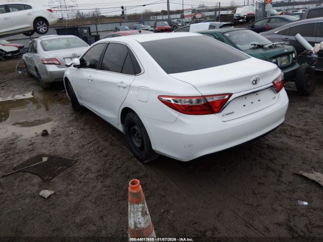 Toyota Camry Le Image 3